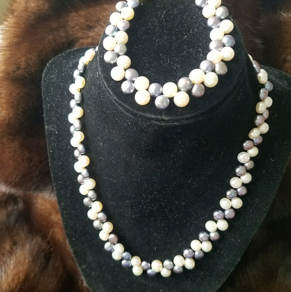 Freshwater Pearl Necklace/Bracelet set